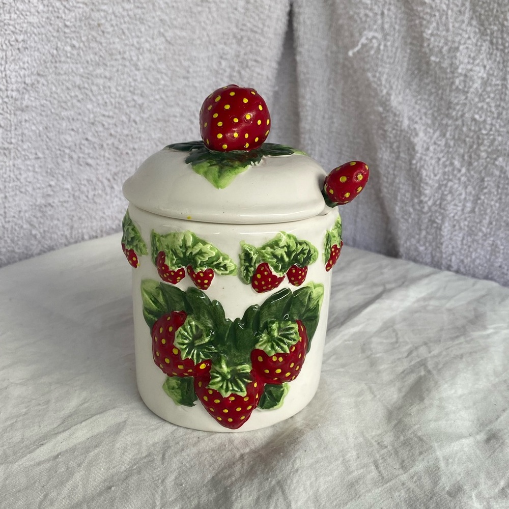 Vintage Strawberry sugar holder 🍓